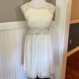 Sweet Storm Dress. Sleeveless Lace Top with Side Cut Outs Fully lined Cream Sz L